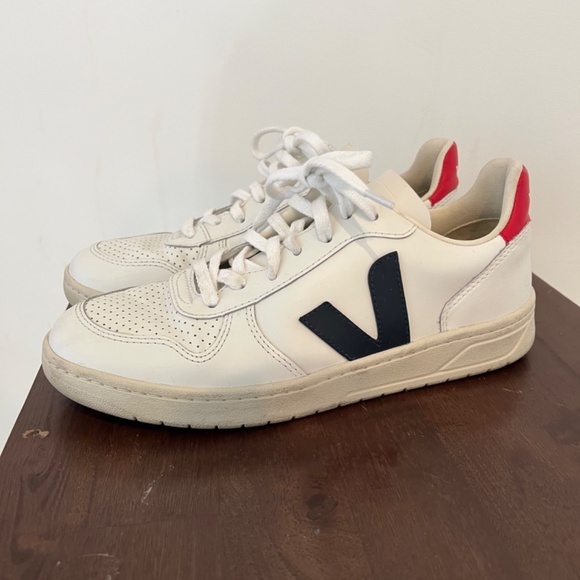Men’s veja shoes size is 8.5 - Picture 2 of 6